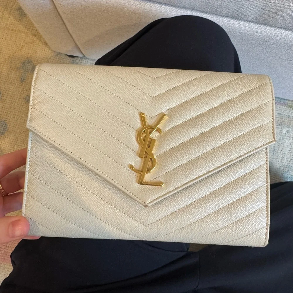 YSL Grain De Poudre Matelasse Chevron Monogram Envelope Clutch Blanc - Picture 2 of 15